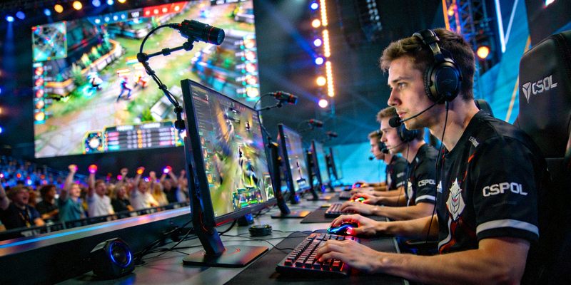 CS:GO Major赛事现场，选手正在激烈对战